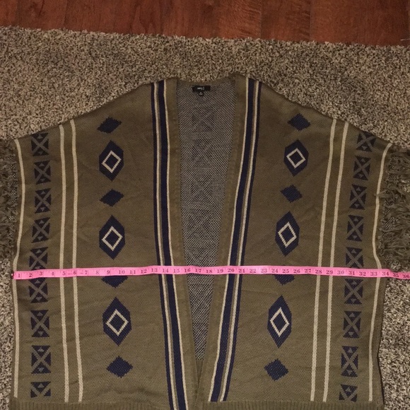 Very J women’s Small Boho Poncho Cover-Up, Southwestern Vibe, Tribal pattern - Picture 6 of 16